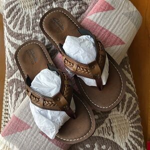 Brown Leather Look Clark’s Flip Flops Worn In Look Size 8 New With Tags